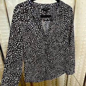 Navy blue w/soft pink & white button up chiffon blouse banana republic small